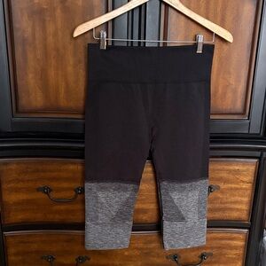 LULULEMON Black and Gray (knee-length) Leggings